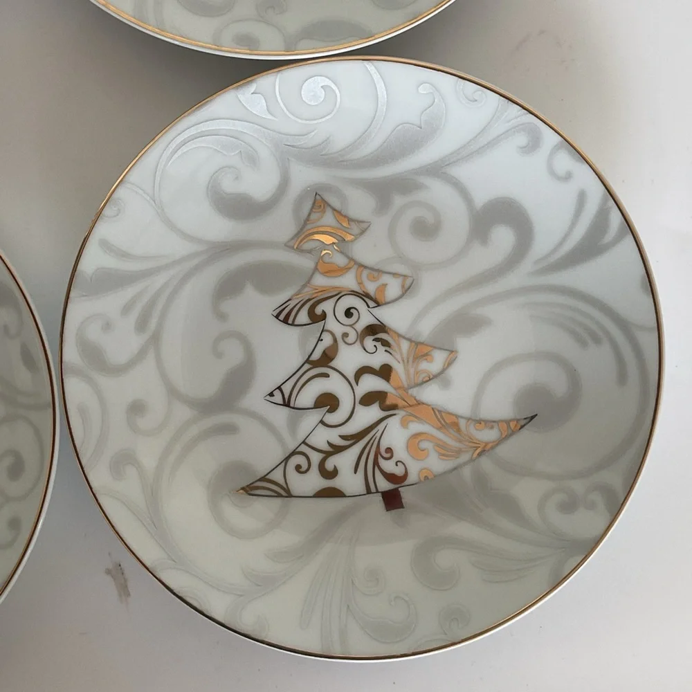 Pier 1 Christmas Tree Appetizer Plates set of Four. NWT
